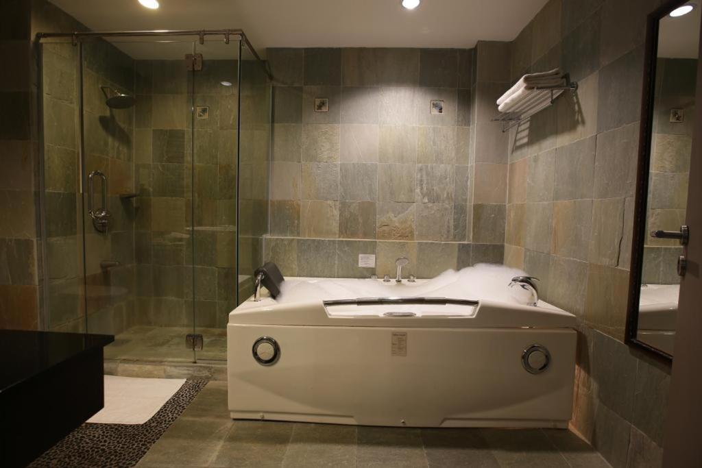 Starcity Hotel Алор Сетар Екстериор снимка