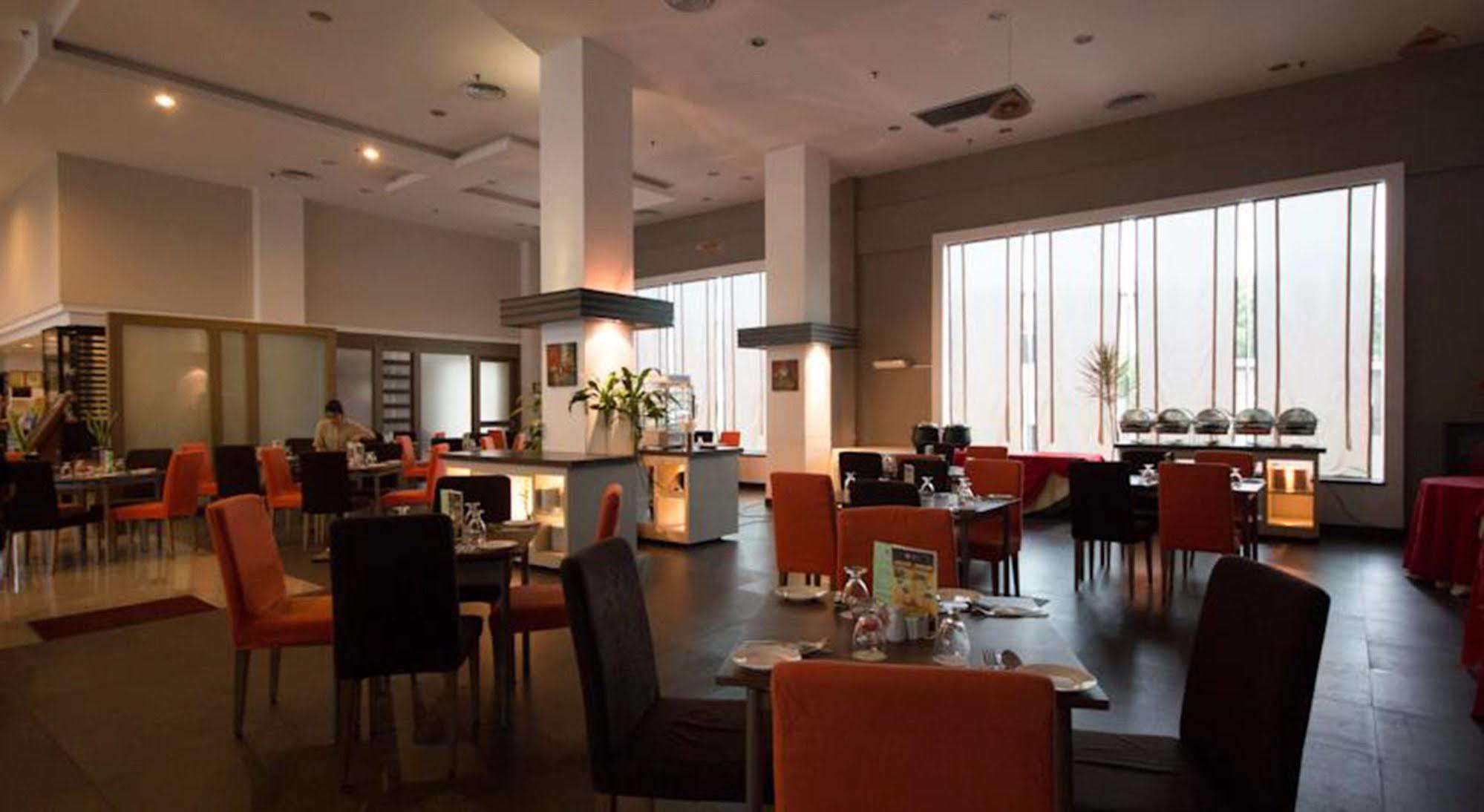 Starcity Hotel Алор Сетар Екстериор снимка